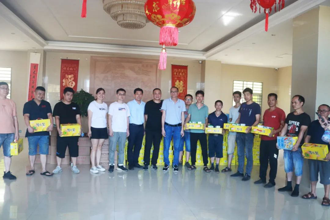 致敬烈日下的堅(jiān)守，高溫慰問送清涼