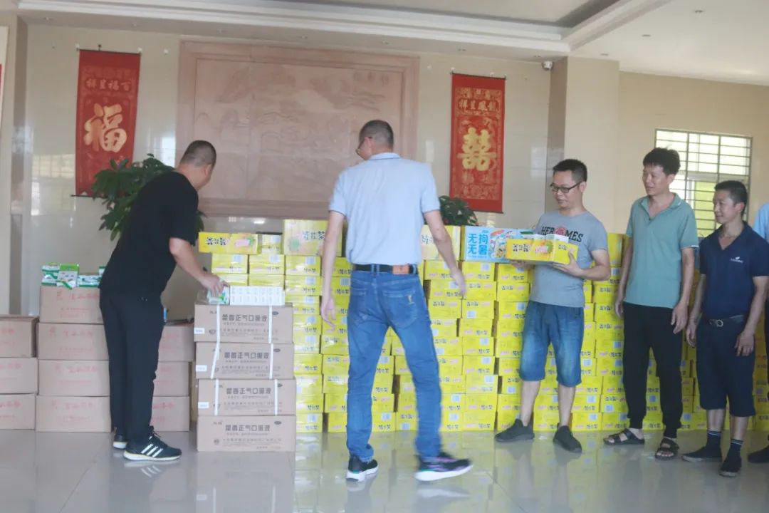 致敬烈日下的堅(jiān)守，高溫慰問送清涼